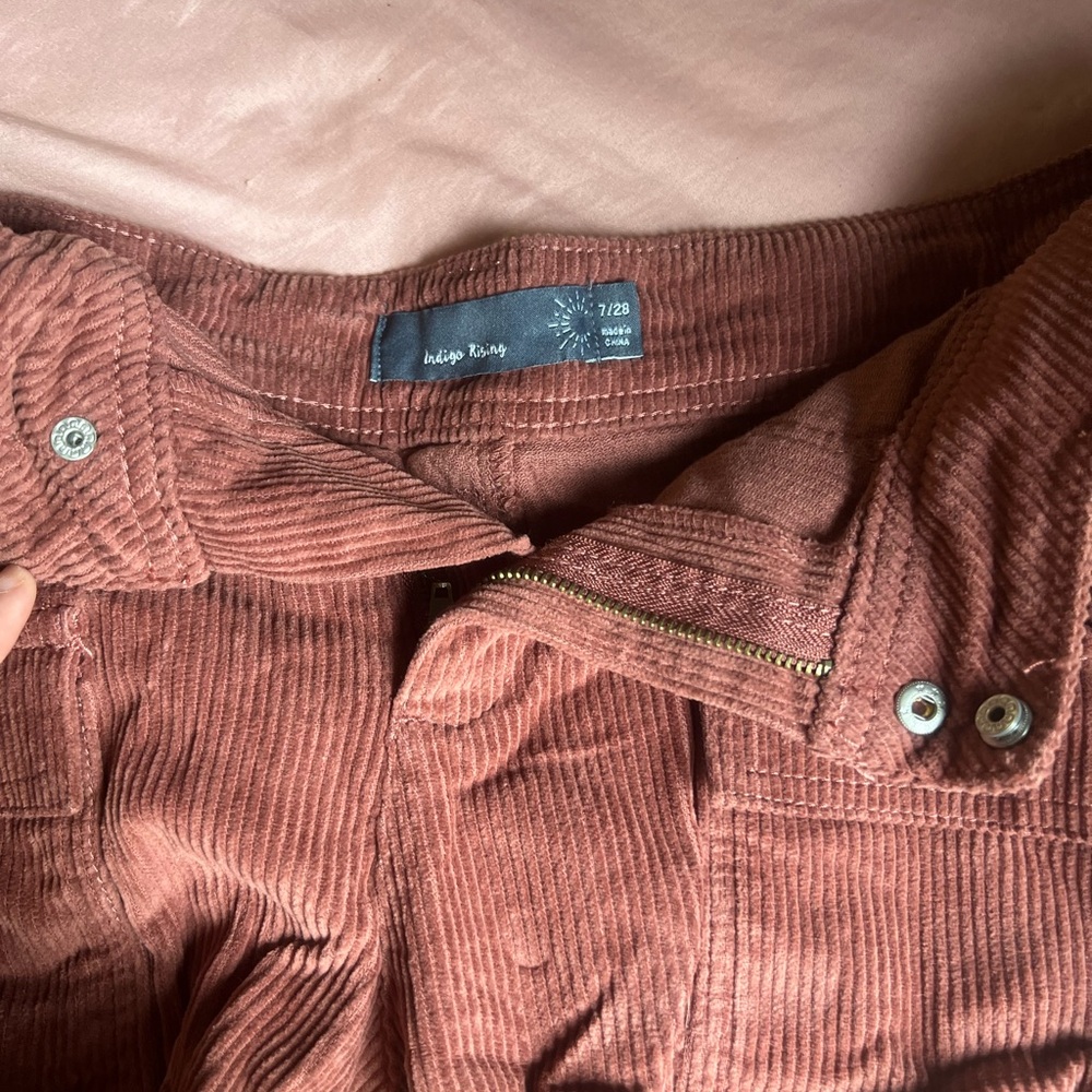 Indigo Rising Ribbed Jean Shorts • Size 7 - Picture 3 of 3